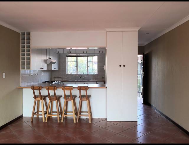2 BEDROOM APARTMENT SOLD IN MORELETA PARK